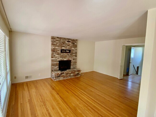 Living room - 12 Madrid Ct