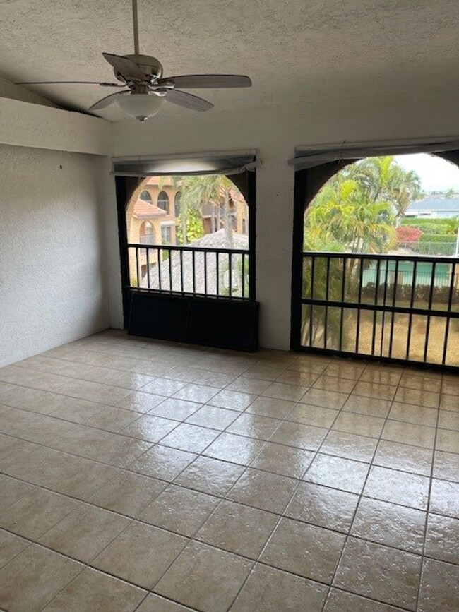 Foto del edificio - Rose Garden Area Condo with a Community Po...