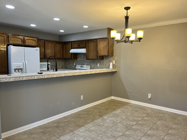 Foto del edificio - "Charming 3-Bed Oasis with 2 Baths in Moor...