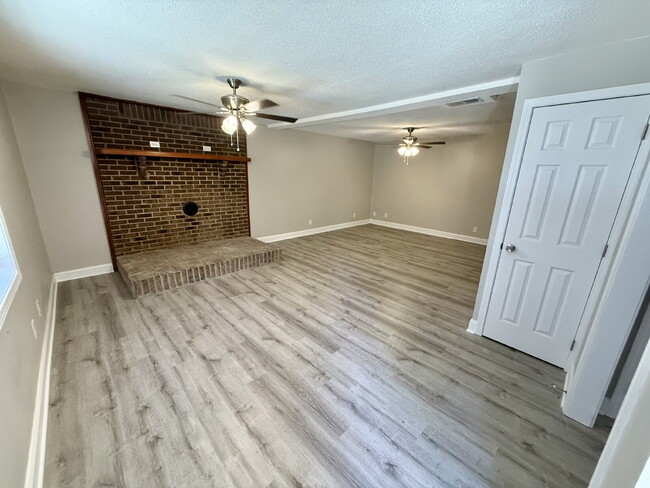 Building Photo - 3851 Dailey Rd