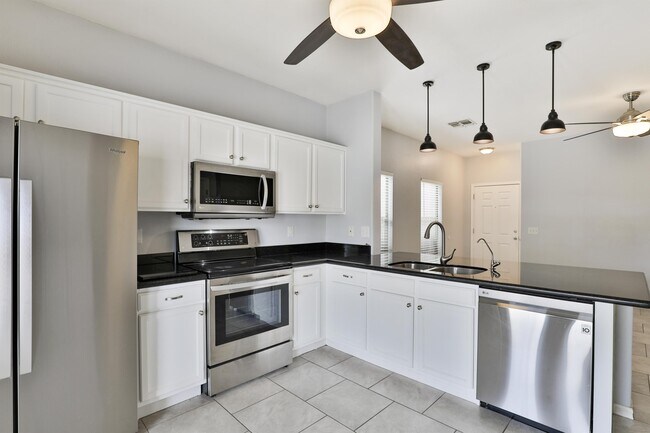 Building Photo - 934 E Desert Moon Trail