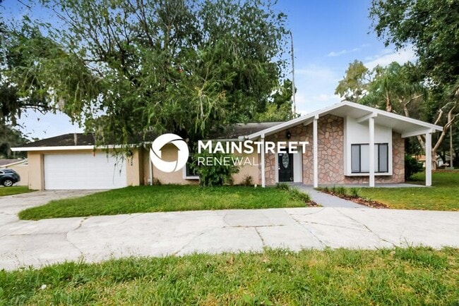 3 Bedroom Pet-Friendly Home in Tampa, FL with Main Street Renewal - 3 Bedroom Pet-Friendly Home in Tampa, FL with Main Street Renewal