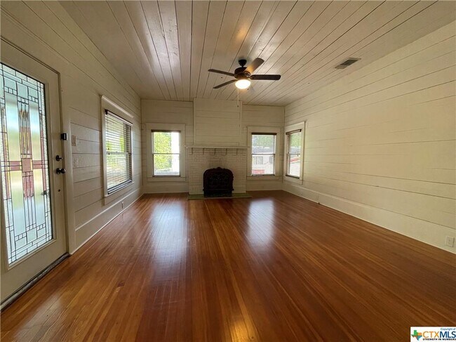 Building Photo - 215 N Johnson Ave