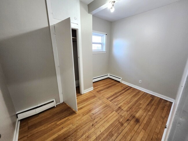 Building Photo - 33 Paddock St