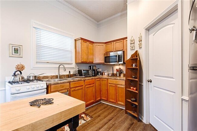 Foto del edificio - 663 Bouldercrest Dr