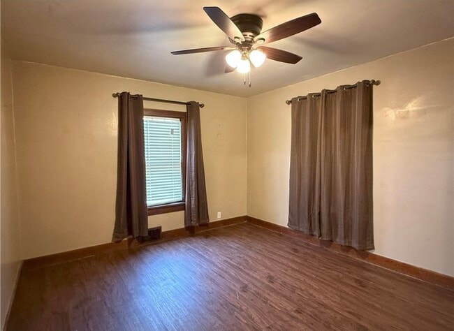 Building Photo - 607 W Saint Anthony Ave