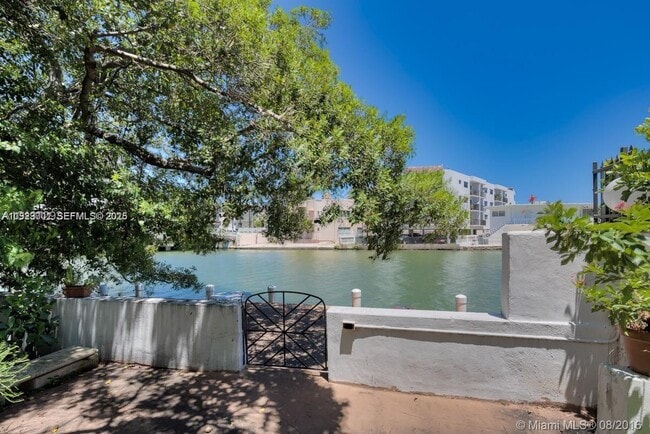 Building Photo - 6941 Bay Dr