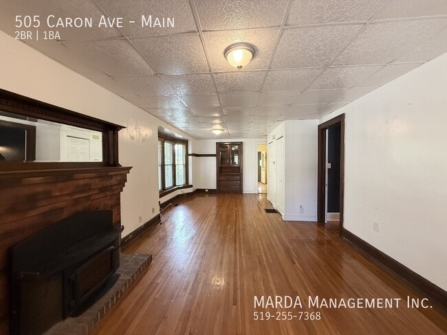 Building Photo - CHARMING 2 BED/1 BATH MAIN FLOOR UNIT W/ DRIVEWAY + 60% OF UTILITIES!