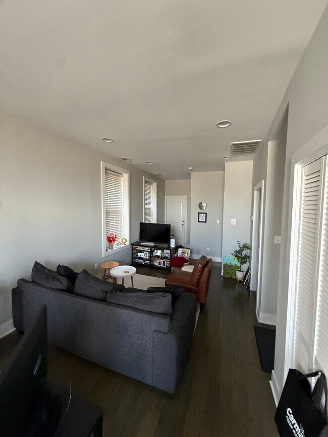 Foto del edificio - 2354 N Elston Ave
