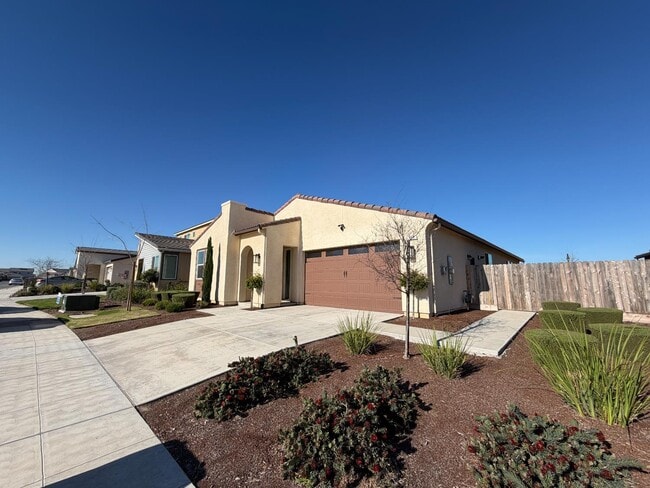 Building Photo - 660 Atlantica Dr S