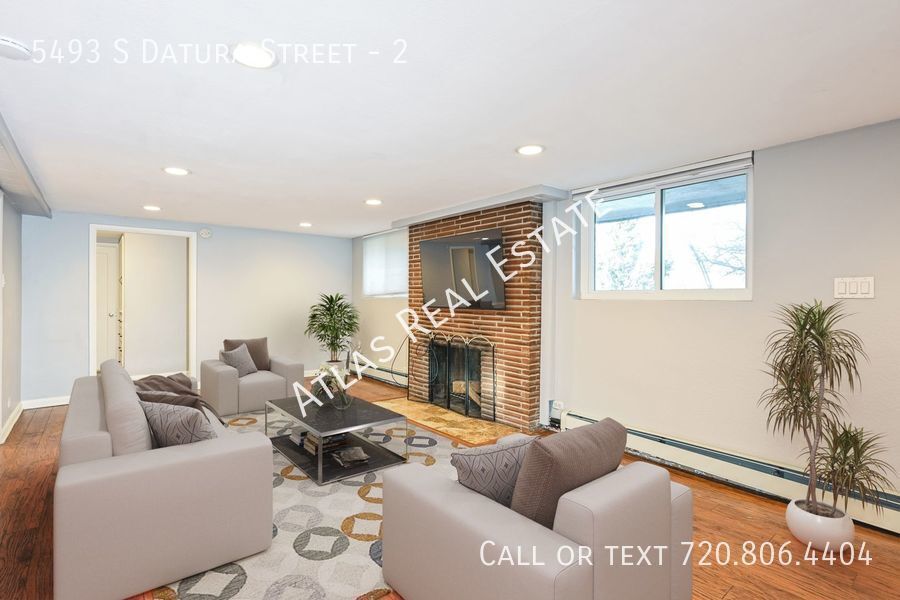 Foto principal - Spacious and Charming Unit - Available Now...