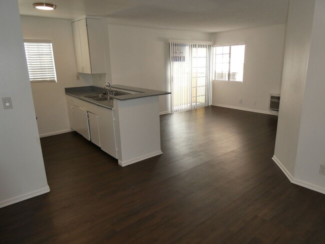 Building Photo - 2 Bedroom Apartment for Rent in Los Angeles!