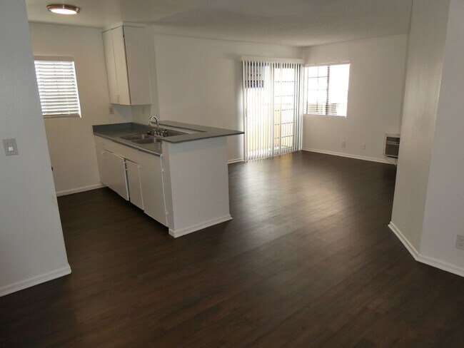 Building Photo - 2 Bedrooms Apartment for Rent in Los Angeles!