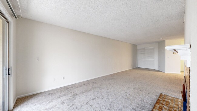 Building Photo - 13950 E Oxford Pl