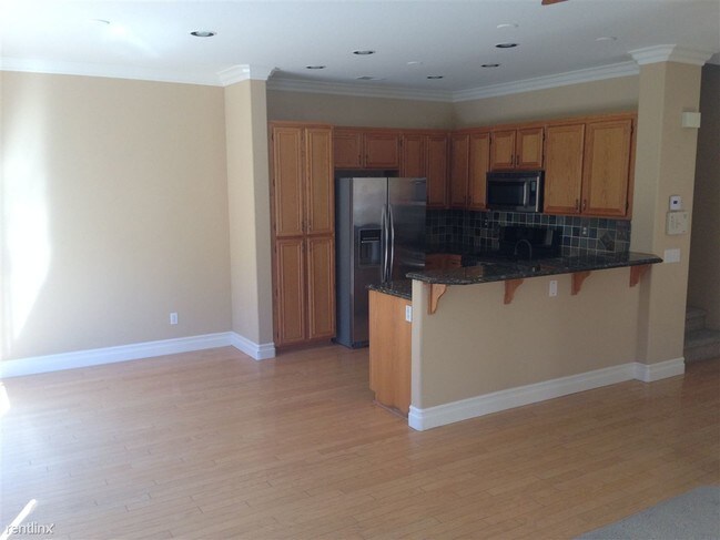 Building Photo - 1352 Woodville Ave