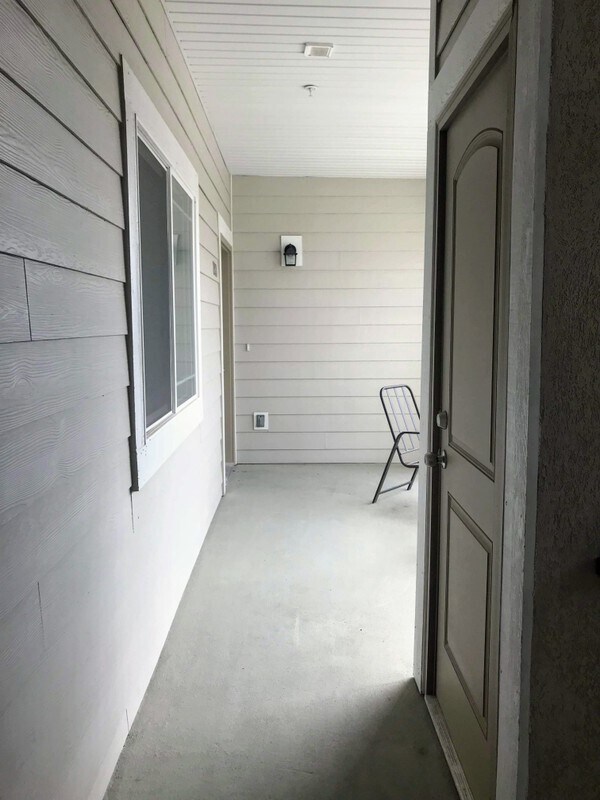 Foto del edificio - 213 W Ridge Rd