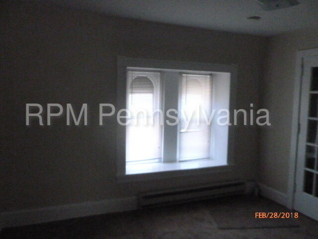 Building Photo - 220 Clymer St