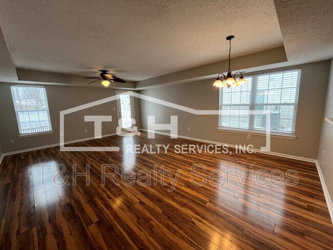 Foto del edificio - 10896 Riverwood Blvd