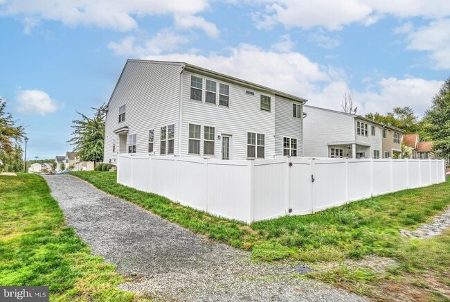 Building Photo - 23 Wellspring Dr