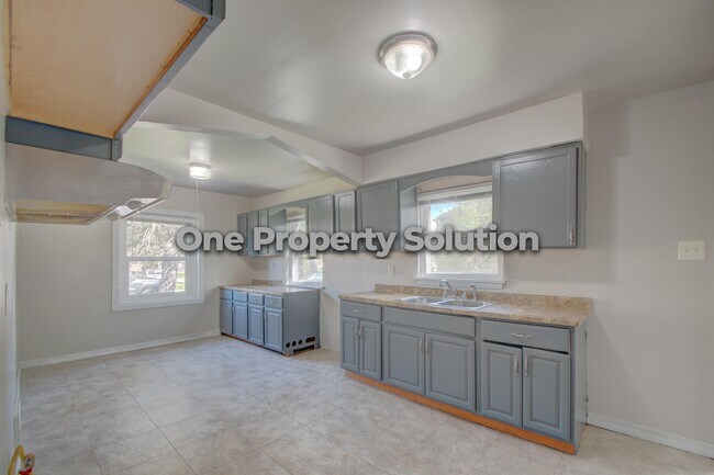 Building Photo - 532 Ralston St
