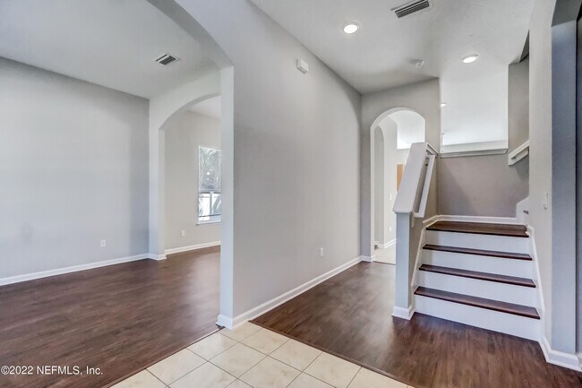 Building Photo - 409 S Hidden Tree Dr