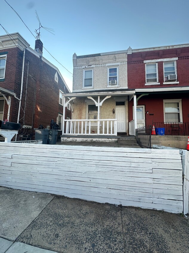 FRONCH PORCH - 4243 Salem St