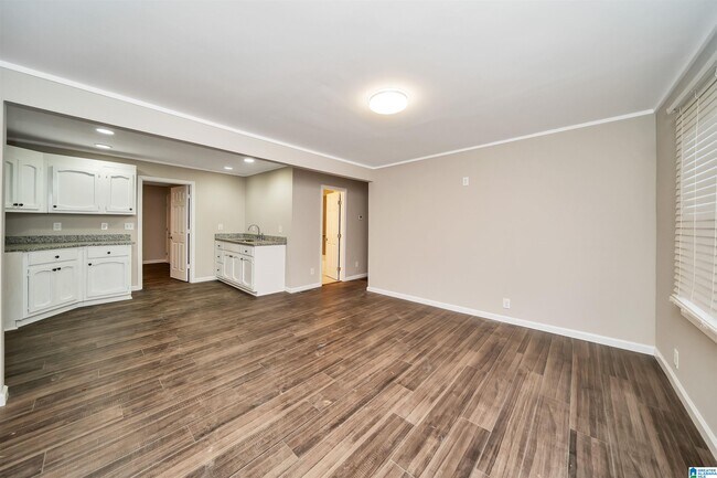 Building Photo - 3020 Sharon Blvd