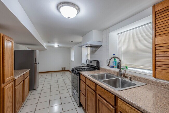 Foto del edificio - 7408 W Addison St