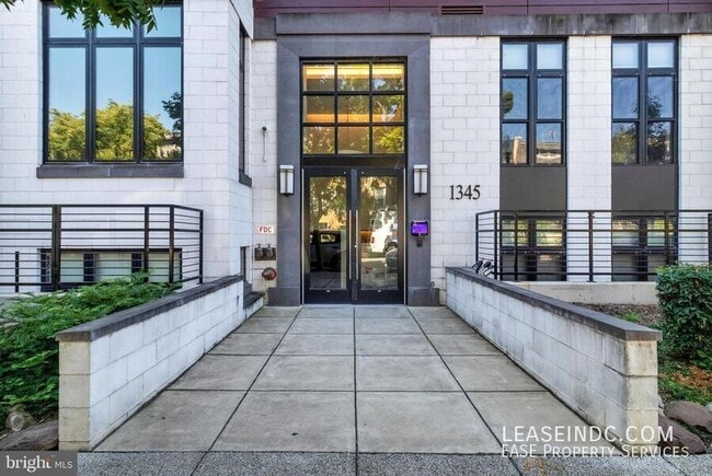 Building Photo - 1345 K St SE