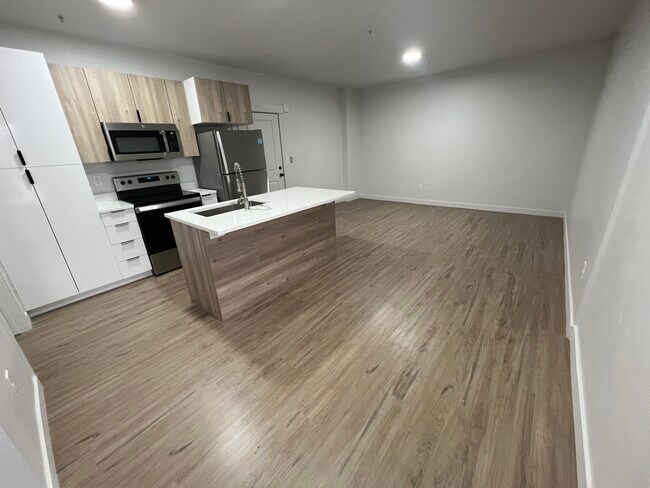 Building Photo - 404 E 5600 S