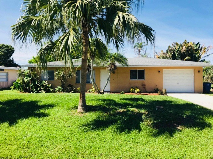 Foto principal - 311 Lakeview Dr