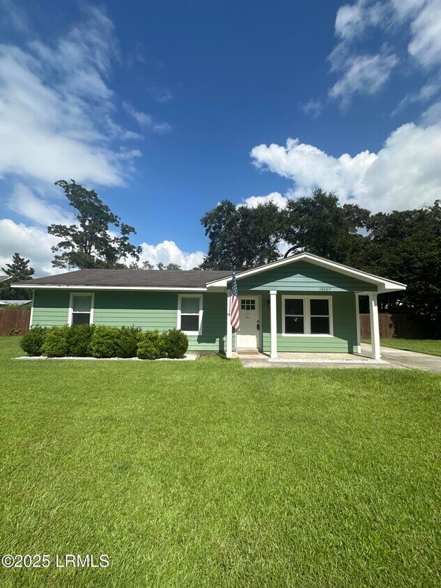 Foto principal - 14007 Kader St