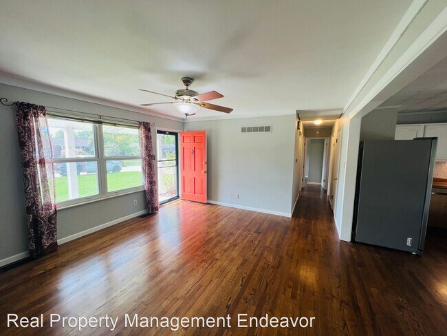 Building Photo - 3 br, 2.5 bath House - 11943 Midvale Dr