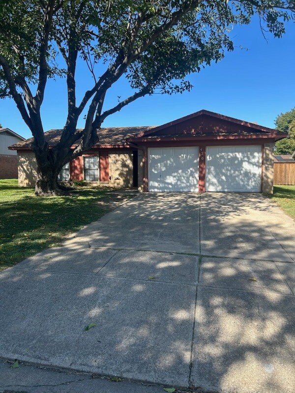 Primary Photo - 420 Fox Dr