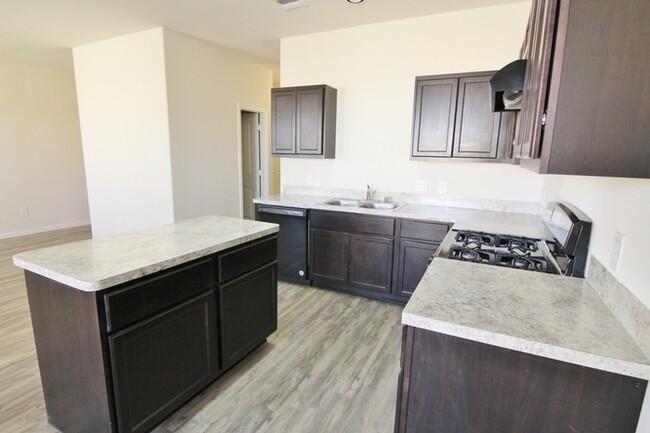 Building Photo - Brenwood Manor - 18130 Bethany Manor Ct, K...