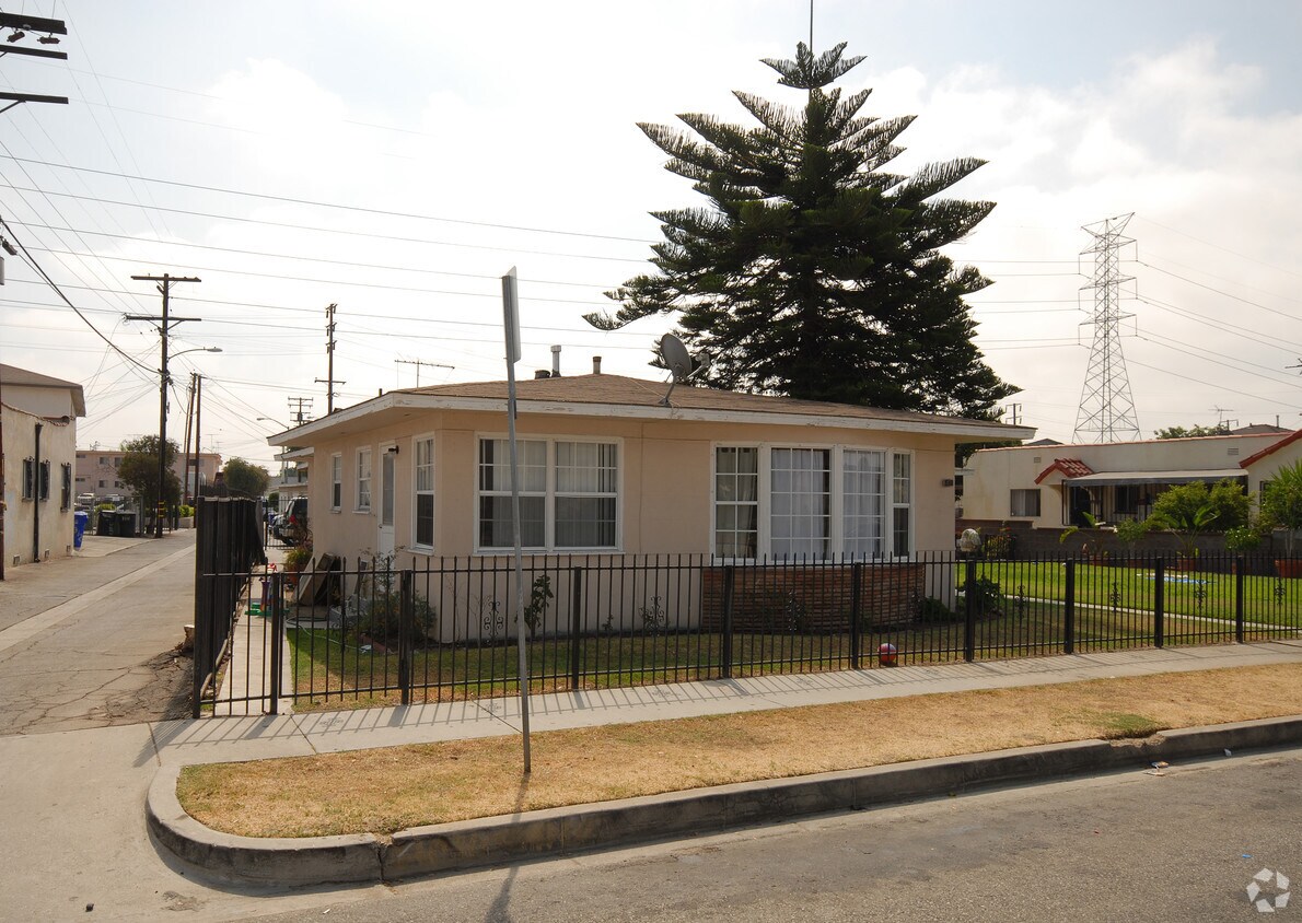 Foto del edificio - 6418 Hollenbeck St