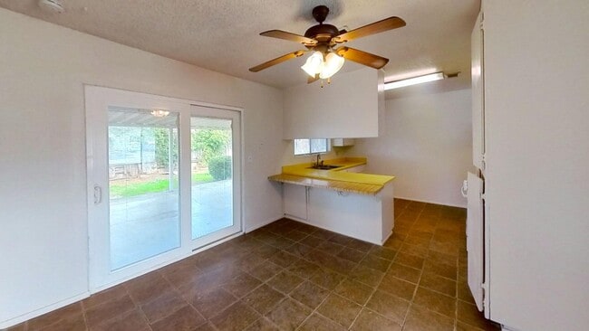Building Photo - 3 Bedroom, 2 Bathroom Home Located by UCR!