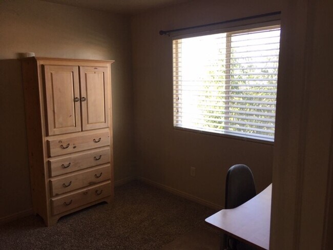 Foto del edificio - Roomy townhome