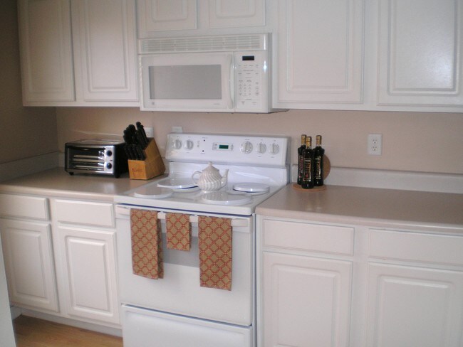 Kitchen - 210 16th St