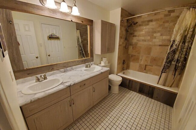 Photo du bâtiment - Large spacious condo