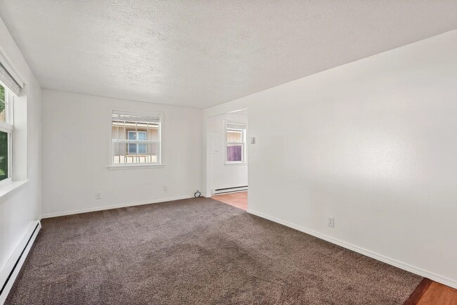 Building Photo - Charming 2 Bed, 1 Bath Rancher w/ Garage!