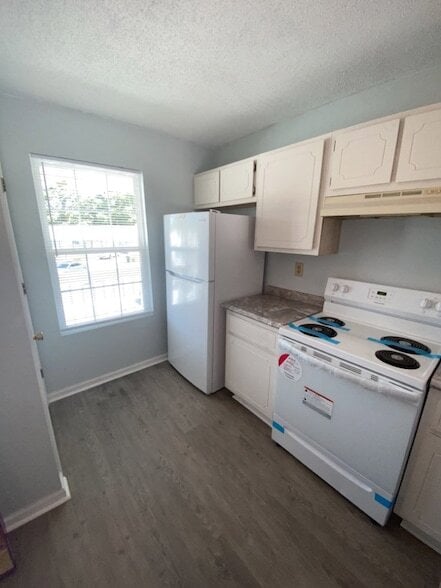 Building Photo - 350 Beverly St