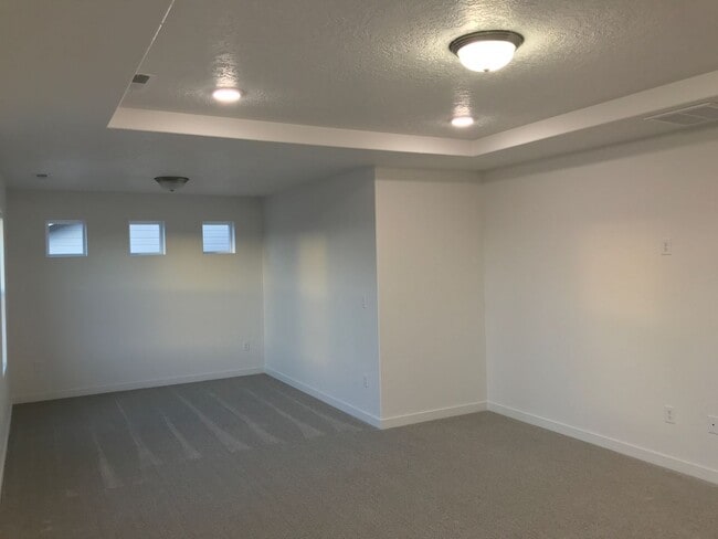 Foto del edificio - Spacious home in Quiet Neighborhood