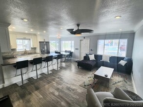 Building Photo - 3000 Lake Osborne Dr