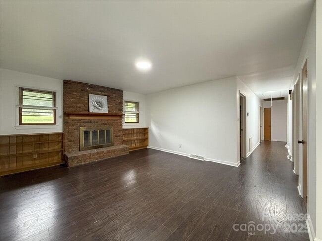 Building Photo - 4001 Peggy Ln