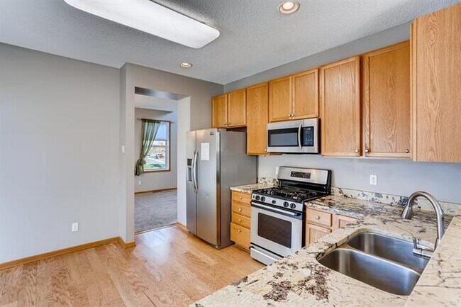 Foto del edificio - 9049 Garland Ln N, Maple Grove, MN, 55311