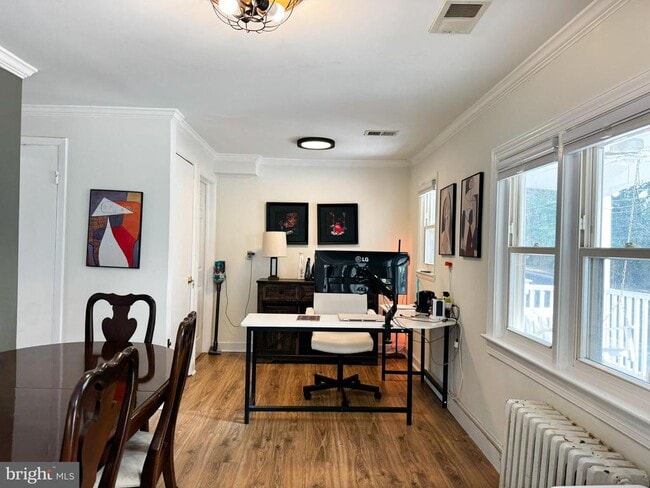 Foto del edificio - 10712 Warwick Ave