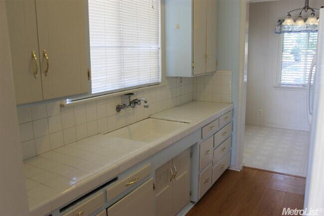 Foto del edificio - Charming 2 Bed, 2 Bath Home with Private D...