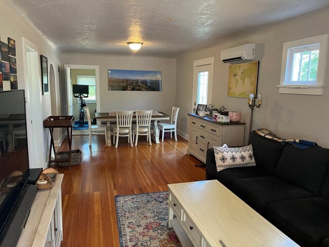 Photo - 1025 E Iowa Ave House