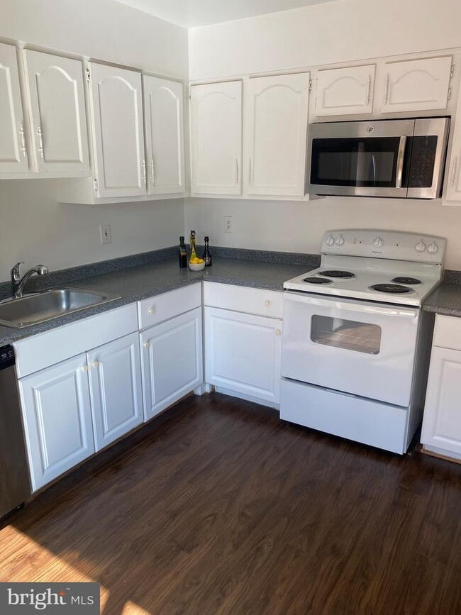 Building Photo - 4766 Tapestry Dr